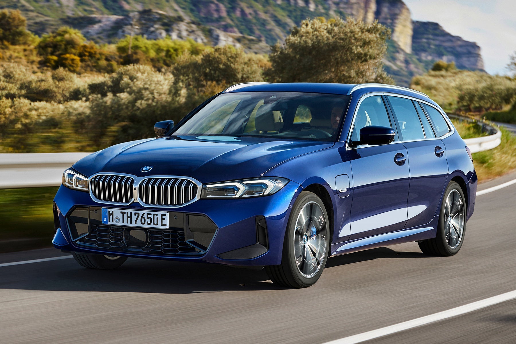 Bmw 330e deals touring review 2020